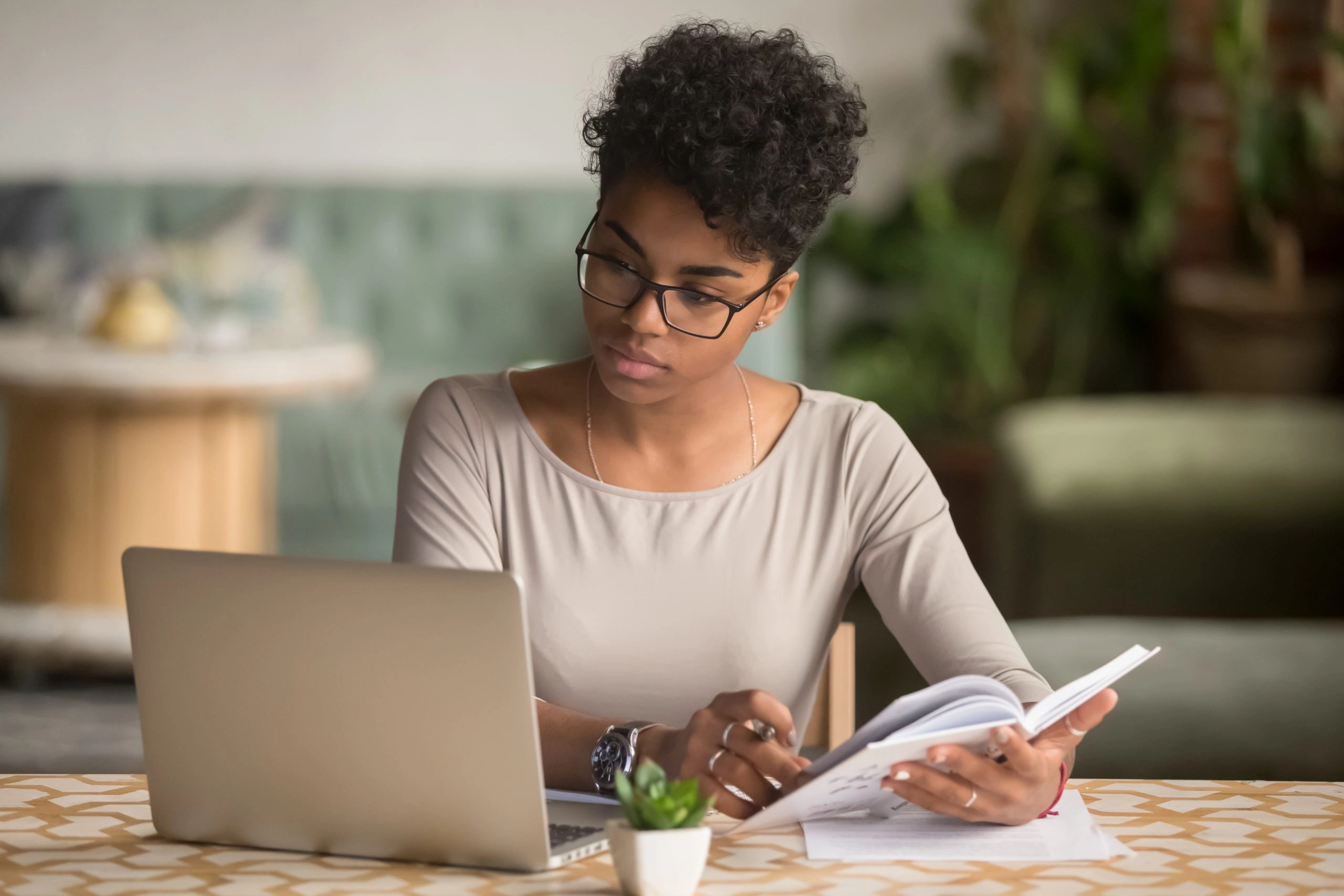 Conheça as opções de crédito para sua empresa e deixe as contas em dia Conheça as opções de crédito para sua empresa e deixe as contas em dia