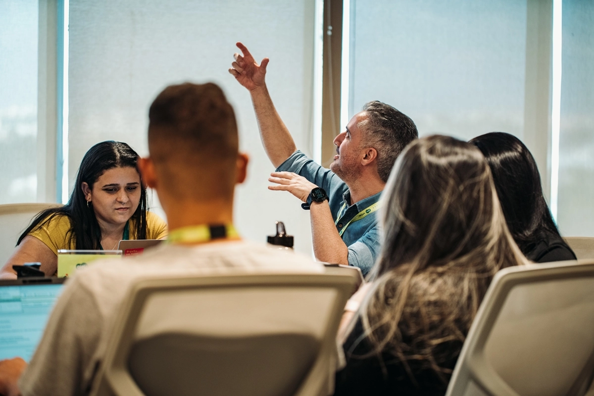 Comunicação entre o gestor e equipe; como dar um up sem desmotivar os colaboradores Comunicação entre o gestor e equipe; como dar um up sem desmotivar os colaboradores