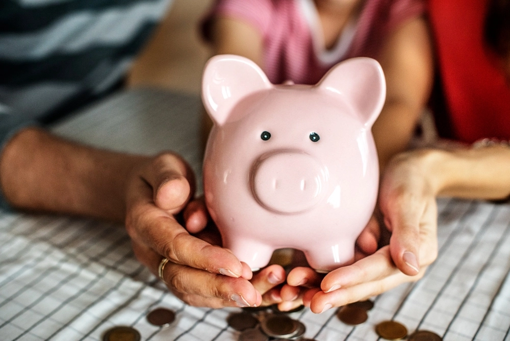 Qual a diferença entre poupar dinheiro e investir? Qual a diferença entre poupar dinheiro e investir?