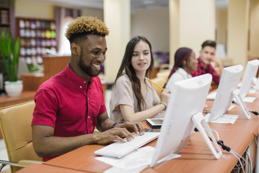 Como cursos de graduação e pós-graduação impactam a carreira profissional? Como cursos de graduação e pós-graduação impactam a carreira profissional?