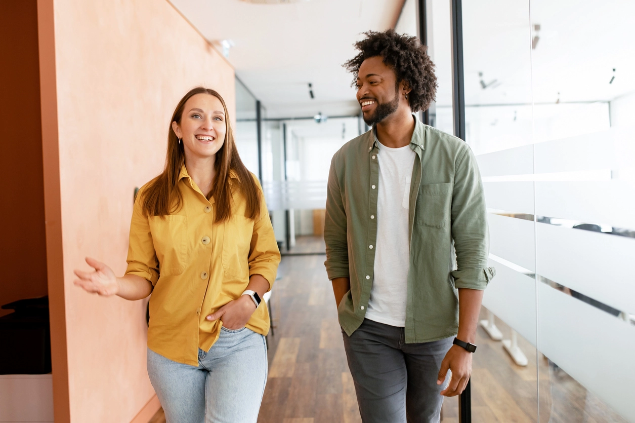 Amigos ou colegas? Saiba quais são os limites da amizade no ambiente de trabalho Amigos ou colegas? Saiba quais são os limites da amizade no ambiente de trabalho