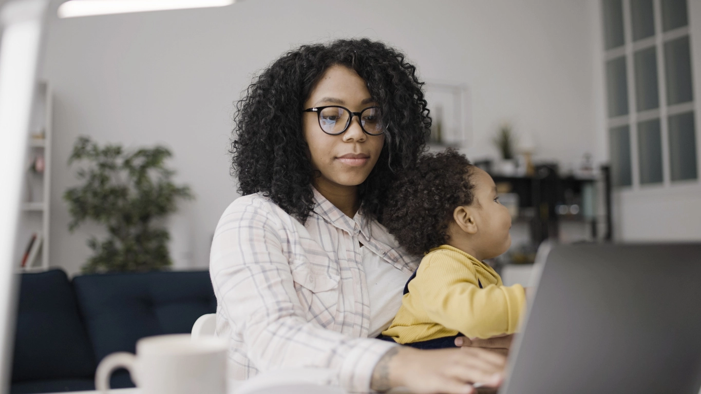 Com home office é possível ter equilíbrio entre carreira e maternidade Com home office é possível ter equilíbrio entre carreira e maternidade