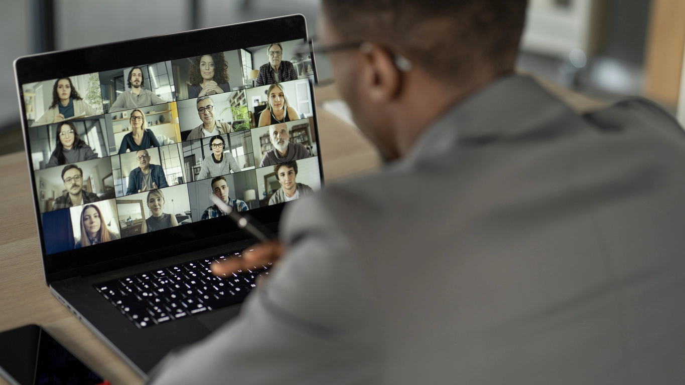 O excesso de reuniões e seu impacto na produtividade das equipes