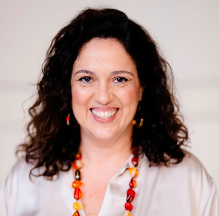Adriana Carvalho, Instituto Consulado da Mulher